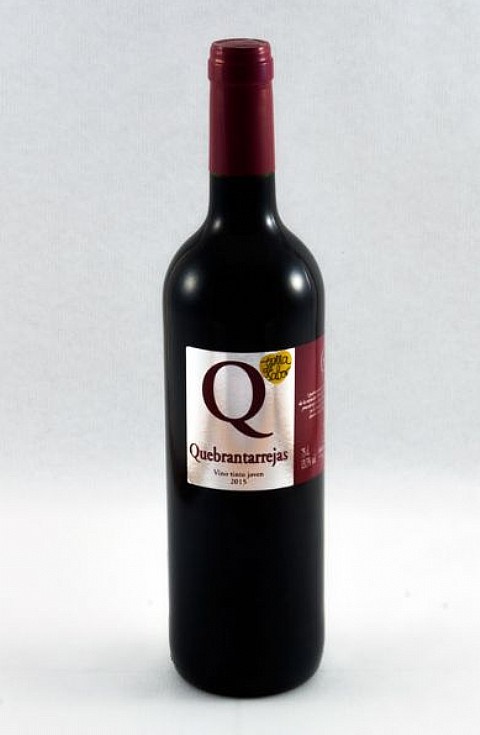 Quebrantarrejas - Tinto Joven 2021Denomination of Origin: D.O. TOROVarieties: Single variety. 100% Tinta de ToroAlcohol content: 14,5% VolumeAge: Young wine without ageing.
