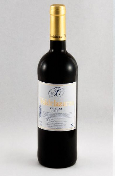 Valdelazarza - Tinto Crianza 2021 Denominación de Origen : DO TORO Variedades : Monovarietal. 100% Tinta de Toro Grado alcohólico : 14,5% Volumen Edad : 6 meses en barricas de roble francés y 18 meses en botella.		