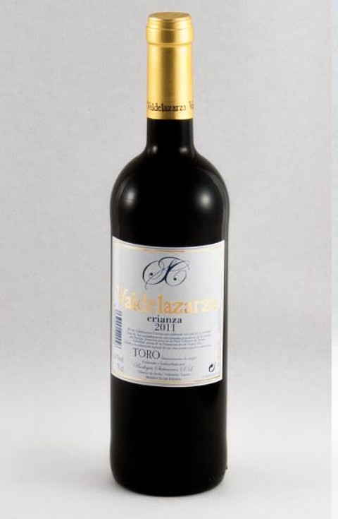 Valdelazarza - Tinto Crianza 2019 Denominación de Origen: D.O. TOROVariedades: Monovarietal. 100% Tinta de ToroGrado alcohólico: 14% VolumenEdad: 6 meses en barricas de roble  francés y 18 meses en botella.		